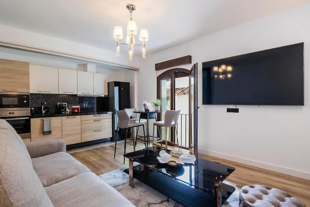 Luxurious Apartment In The Heart Of Puerto Banus Marbella
