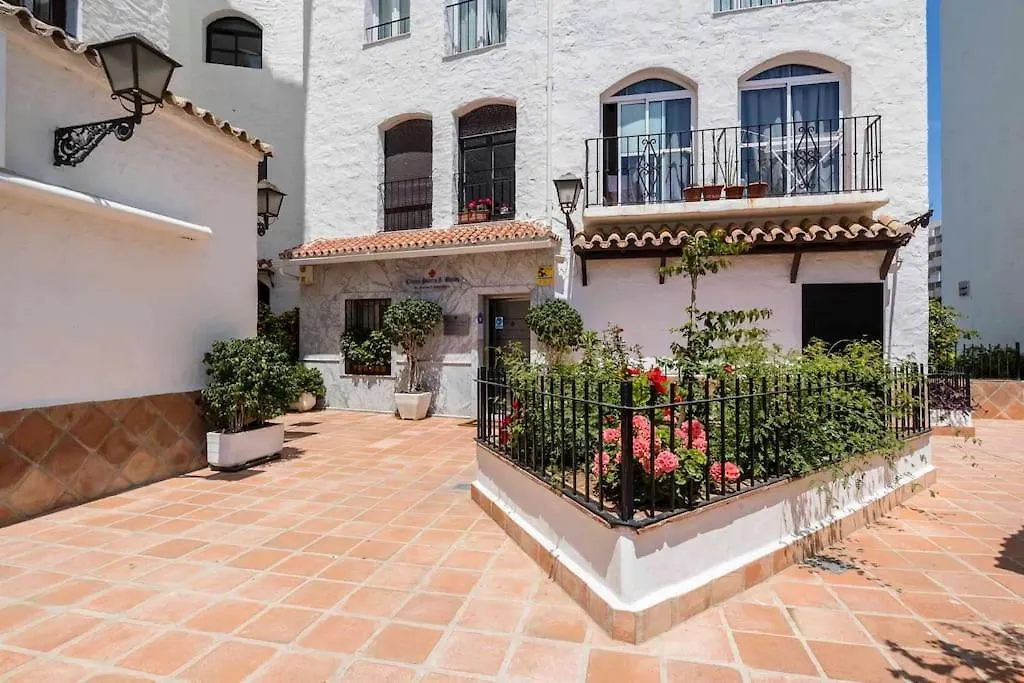 Luxurious Apartment In The Heart Of Puerto Banus Marbella